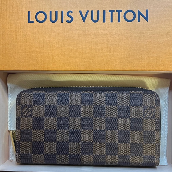 NWT✨Louis Vuitton Zippy Wallet✨Including Box, Dust bag, Receipt& paperwork!✨ - Picture 2 of 10
